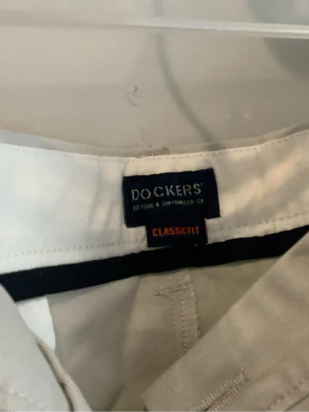 Men's dockers Classic Pleated Chino Pants in Beige nwt size 42x32 sku 3291